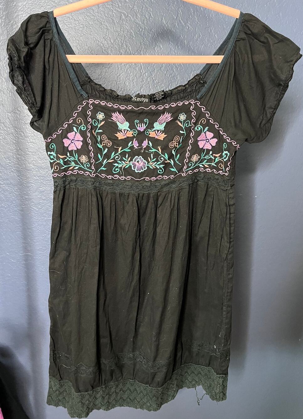 Raviya Embroidered Boho Peasant Top Black Floral Short Sleeve 100% cotton Size M